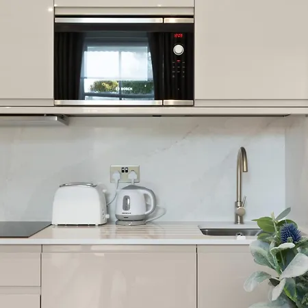 Grove Heights Notting Hill Apartment *