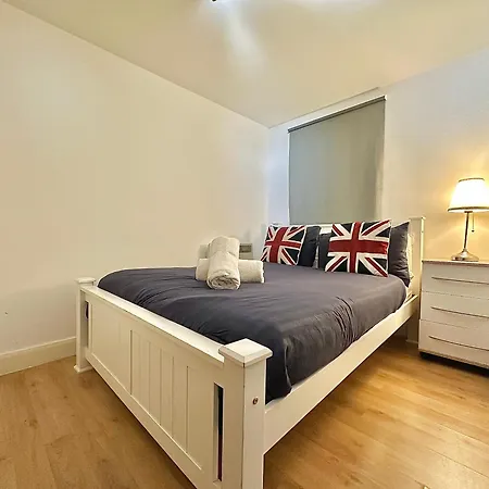 Apartment Large Flat In West London