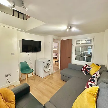 Apartment Large Flat In West *