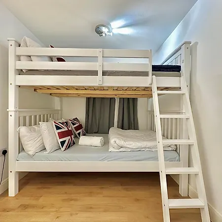 Large Flat In West