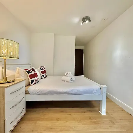 Apartment Large Flat In West
