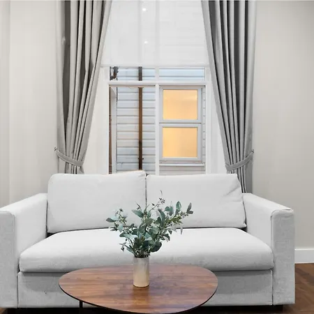Grove Heights Notting Hill Apartment *