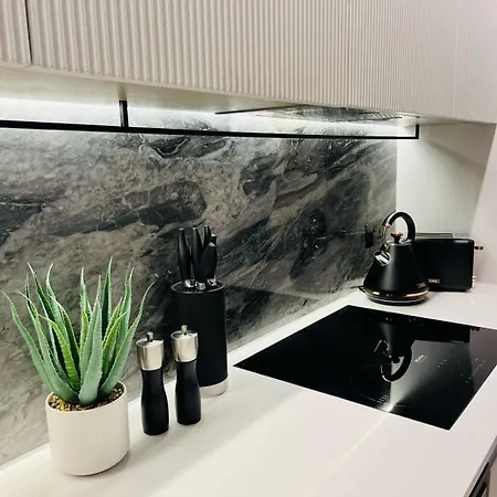 Stylish White Flat - Steps To Tube Westfield & Portobello * London