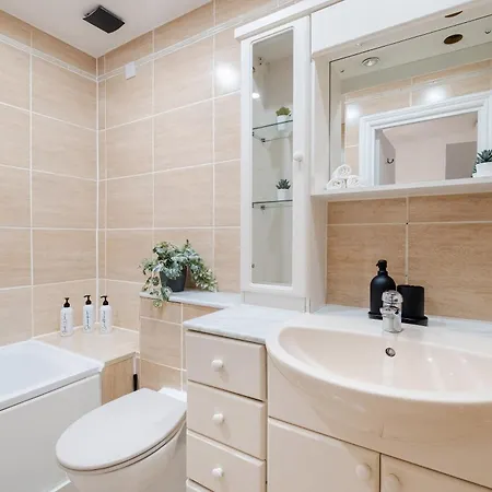 2 Bedroom In Harley Street Holiday home
