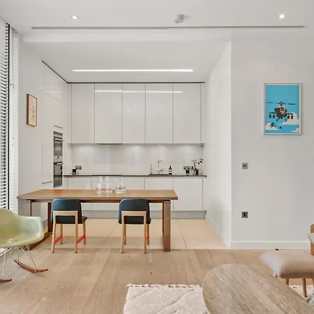 Baker St, Luxury 2 Bed And 2 Bath - *