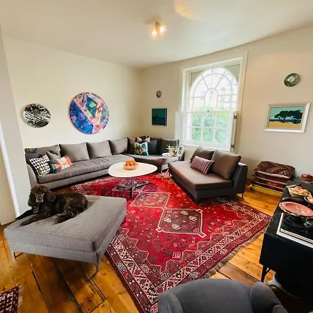 Stunning 2 Bedroom Flat For Families *