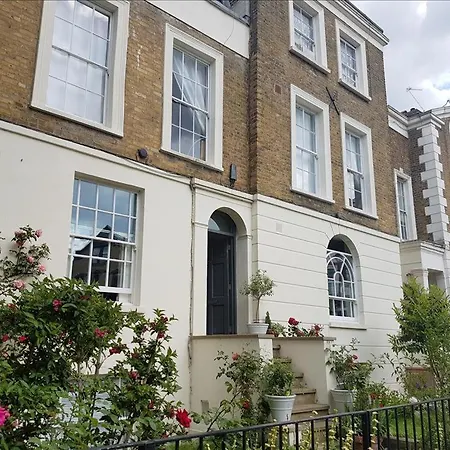 Stunning 2 Bedroom Flat For Families London