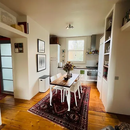 Stunning 2 Bedroom Flat For Families Apartment