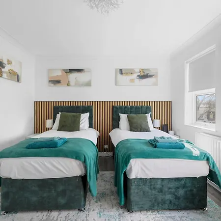 בית נופש Pass The Keys Millfield Parkvilla 2bed Sleeps 6 W Garden לונדון