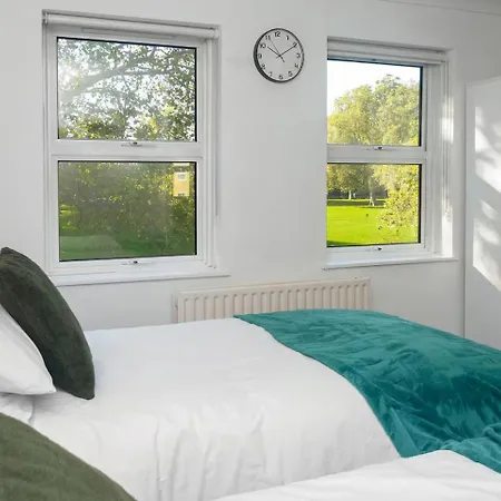 Pass The Keys Millfield Parkvilla 2bed Sleeps 6 W Garden *