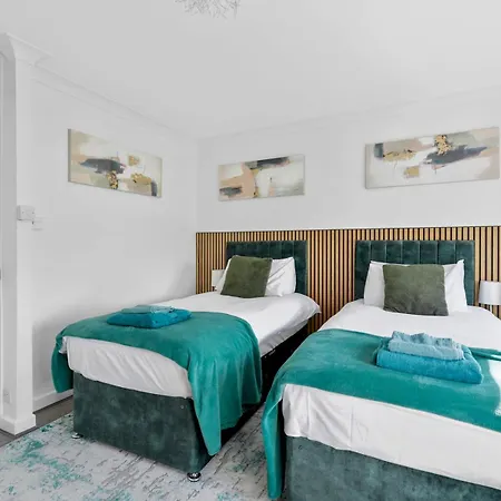 בית נופש Pass The Keys Millfield Parkvilla 2bed Sleeps 6 W Garden לונדון
