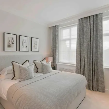 Oakley Apartment London