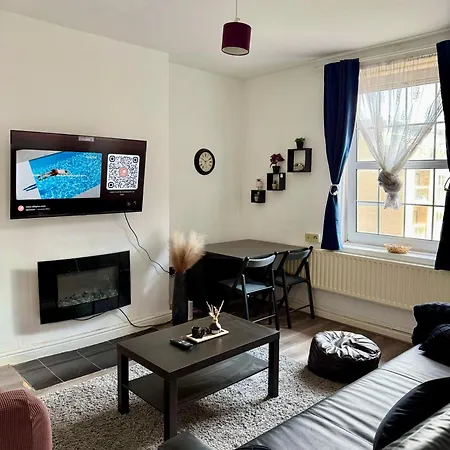 Modern Flat Overlooking Shoreditch * London