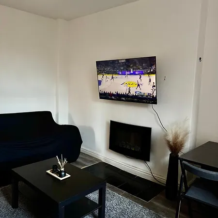 Modern Flat Overlooking Shoreditch * London