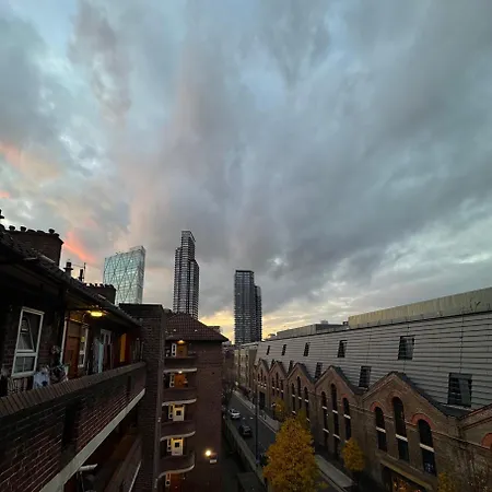 Modern Flat Overlooking Shoreditch Apartment London