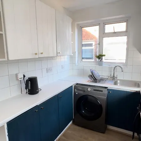 The Snug Nest - Modern 2 Bedroom * Belvedere