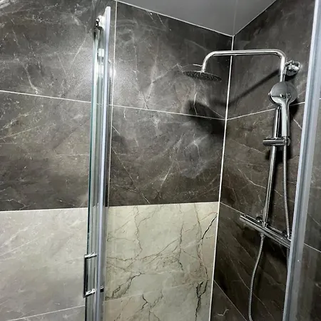 Good Priced Single In East Acton