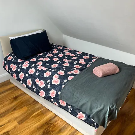 Good Priced Single In East Acton London