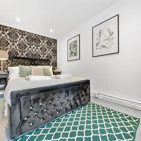 Cosy Two Bedroom Luxury Living - Hideaway Paddington & Westminster Holiday home London