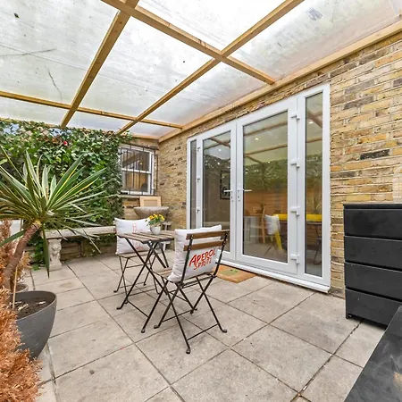 Cosy Two Bedroom Luxury Living - Hideaway Paddington & Westminster Holiday home *