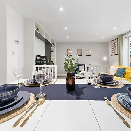 Cosy Two Bedroom Luxury Living - Hideaway Paddington & Westminster Holiday home London