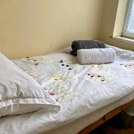 Tiny Bed For Petite Person Single Night Stay Only *