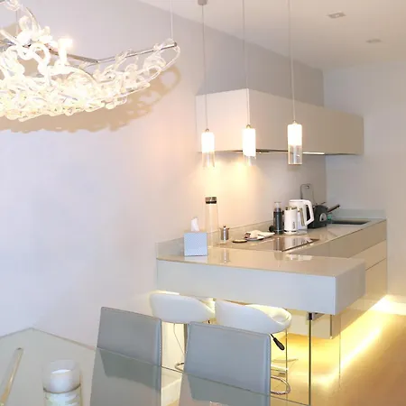 Elegant Designer By Chelsea Bridge & Battersea Power Station דירה