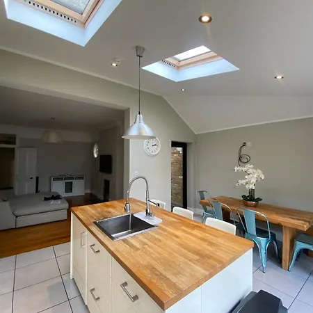 Lovely 2 Bed Patio Close To Wimbledon Tennis Merton (Greater London)