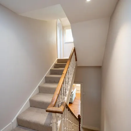 Vesto Three Bedroom Duplex In Clapham