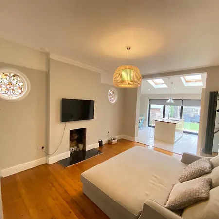 Lovely 2 Bed Patio Close To Wimbledon Tennis Merton (Greater London)