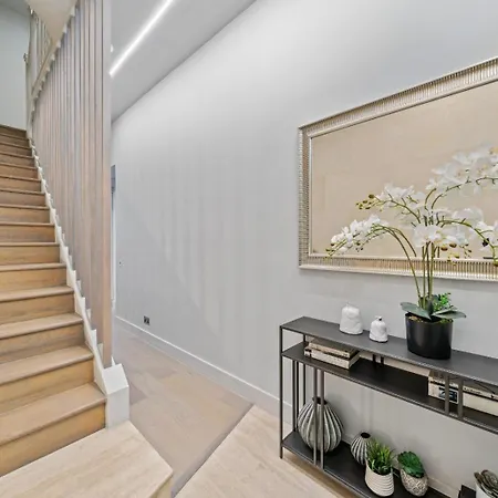 Luxurious 4 Bedroom In Kensington