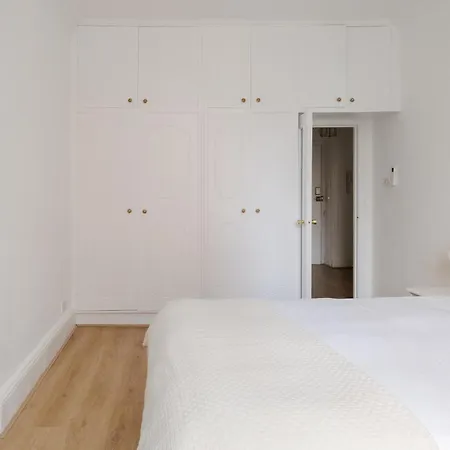 2 Bedroom In Harley Street Holiday home London