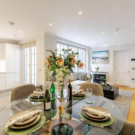 Lavish Designer 3 Bed Near Oxford Street *