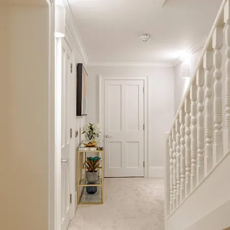 Lavish Designer 3 Bed Near Oxford Street Apartment