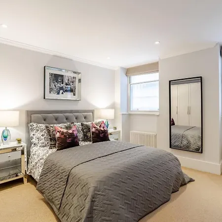 Lavish Designer 3 Bed Near Oxford Street