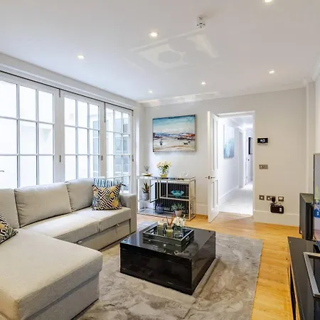 Lavish Designer 3 Bed Near Oxford Street Apartment *