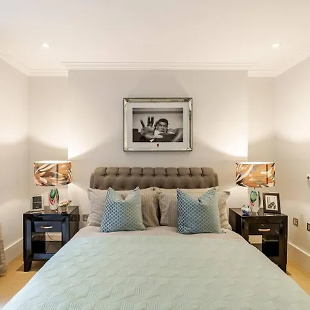 Lavish Designer 3 Bed Near Oxford Street *
