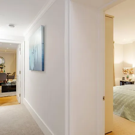 Lavish Designer 3 Bed Near Oxford Street *
