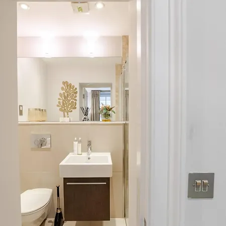 Lavish Designer 3 Bed Near Oxford Street Apartment