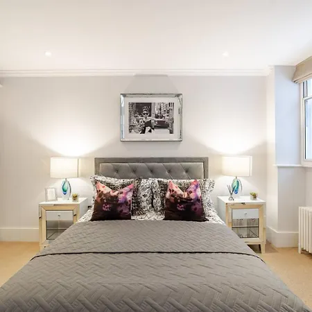 Lavish Designer 3 Bed Near Oxford Street