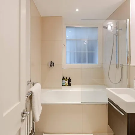 Lavish Designer 3 Bed Near Oxford Street *