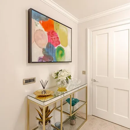 Lavish Designer 3 Bed Near Oxford Street Apartment