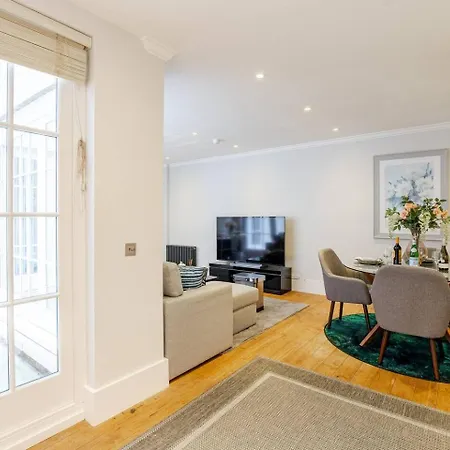 Lavish Designer 3 Bed Near Oxford Street Apartment *