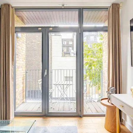 Serene Private Townhouse With Ac & Balcony For 6 Apartment
