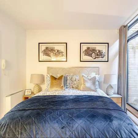 Serene Private Townhouse With Ac & Balcony For 6 Apartment *