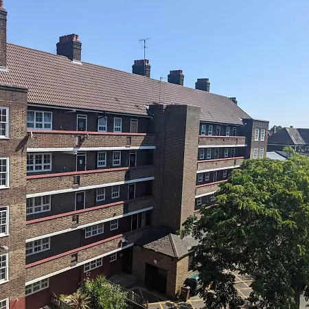 Spacious One Bedroom Flat Zone 1 *