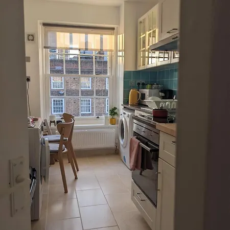 Apartment Spacious One Bedroom Flat Zone 1