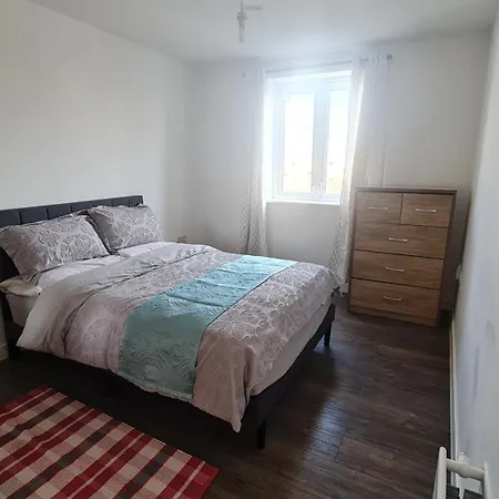2 Bed With Parking & Good Travel Links * Barking (Greater London)