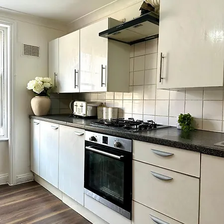 Spacious 4- Bedroom Flat! Kings Cross, St Pancras Apartment London
