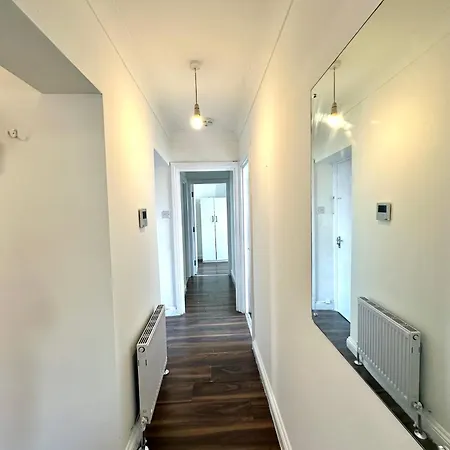 Spacious 4- Bedroom Flat! Kings Cross, St Pancras Apartment